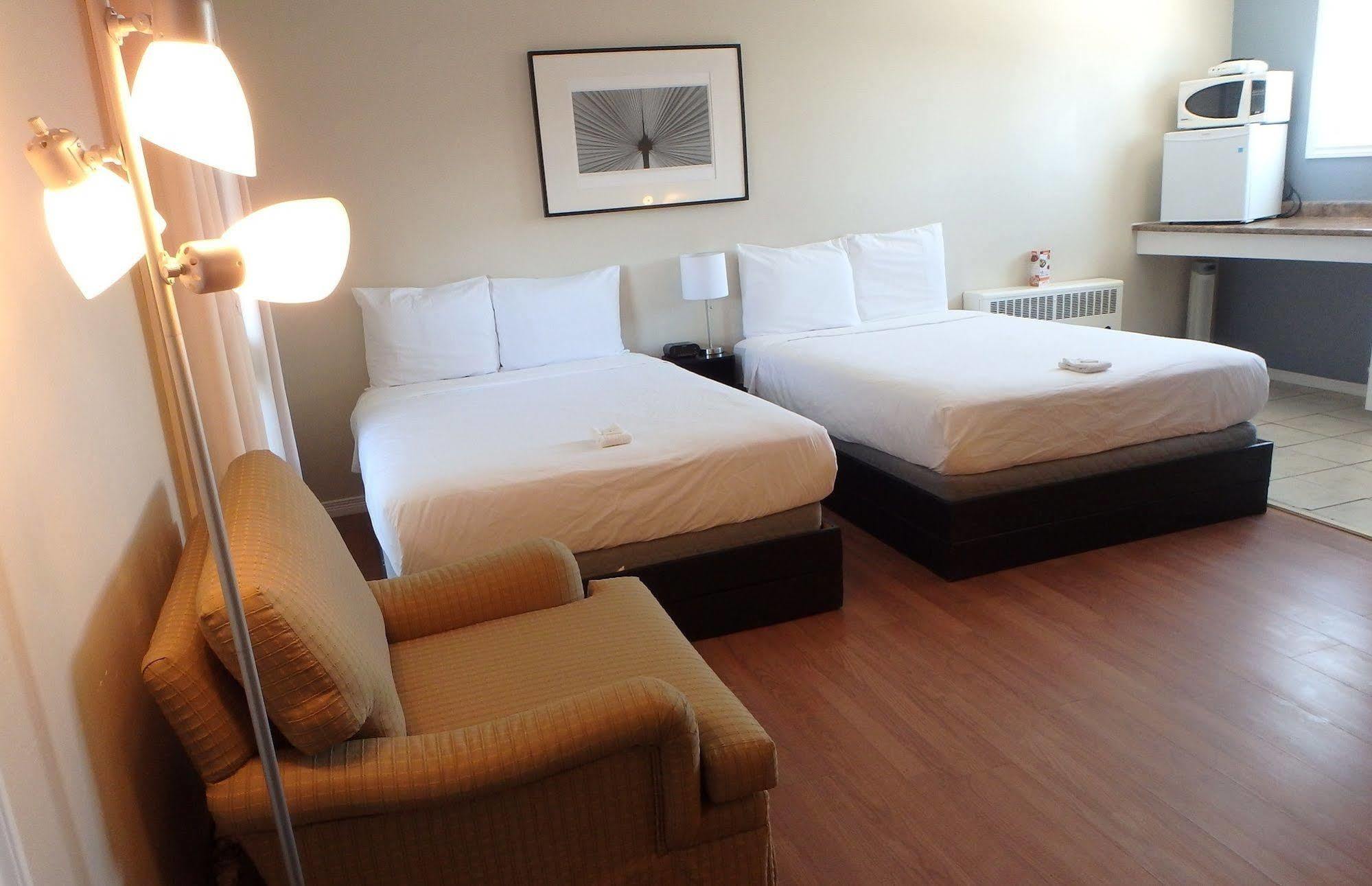 New Liskeard Wheel Inn Motel מראה חיצוני תמונה