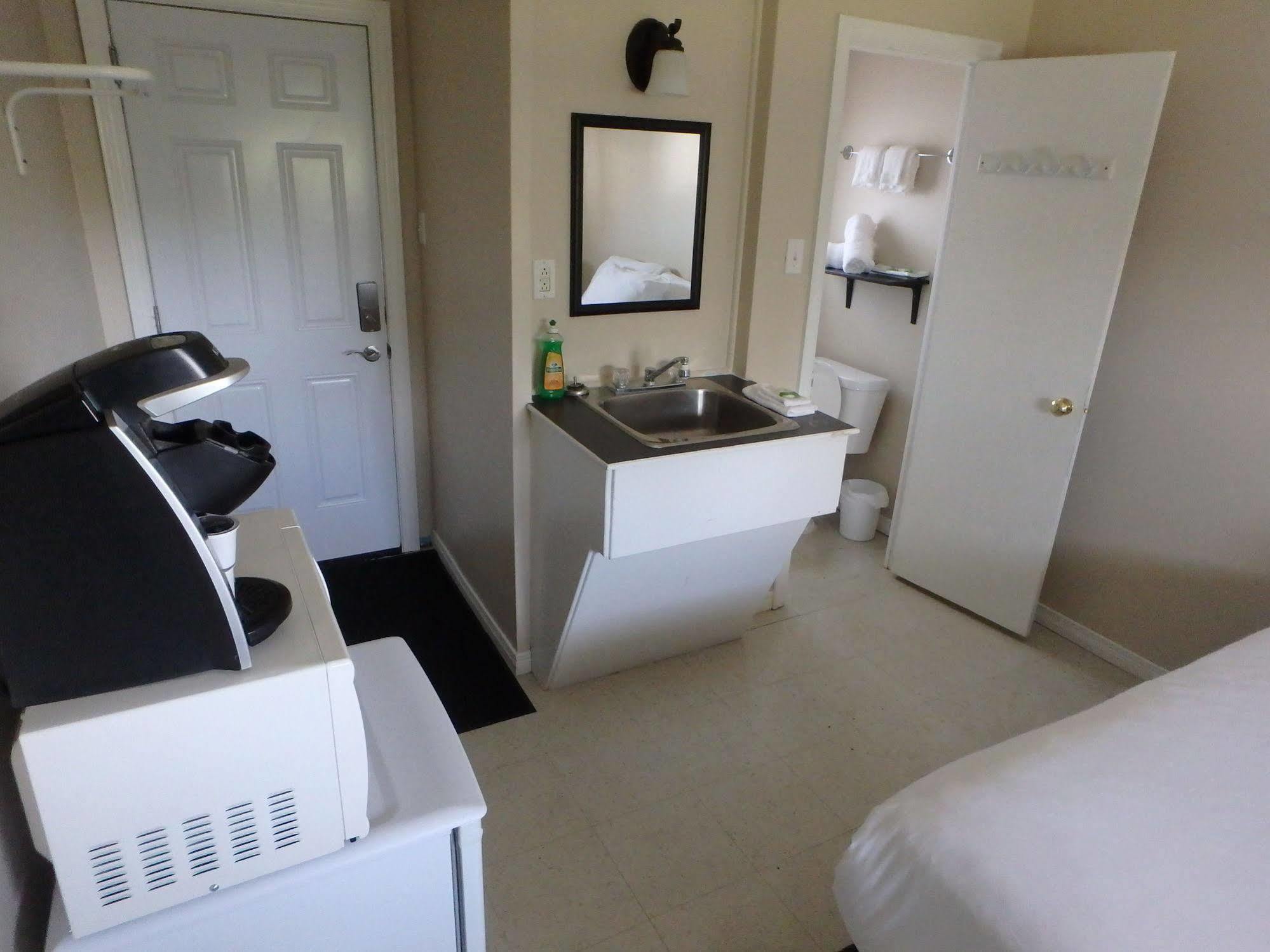New Liskeard Wheel Inn Motel מראה חיצוני תמונה