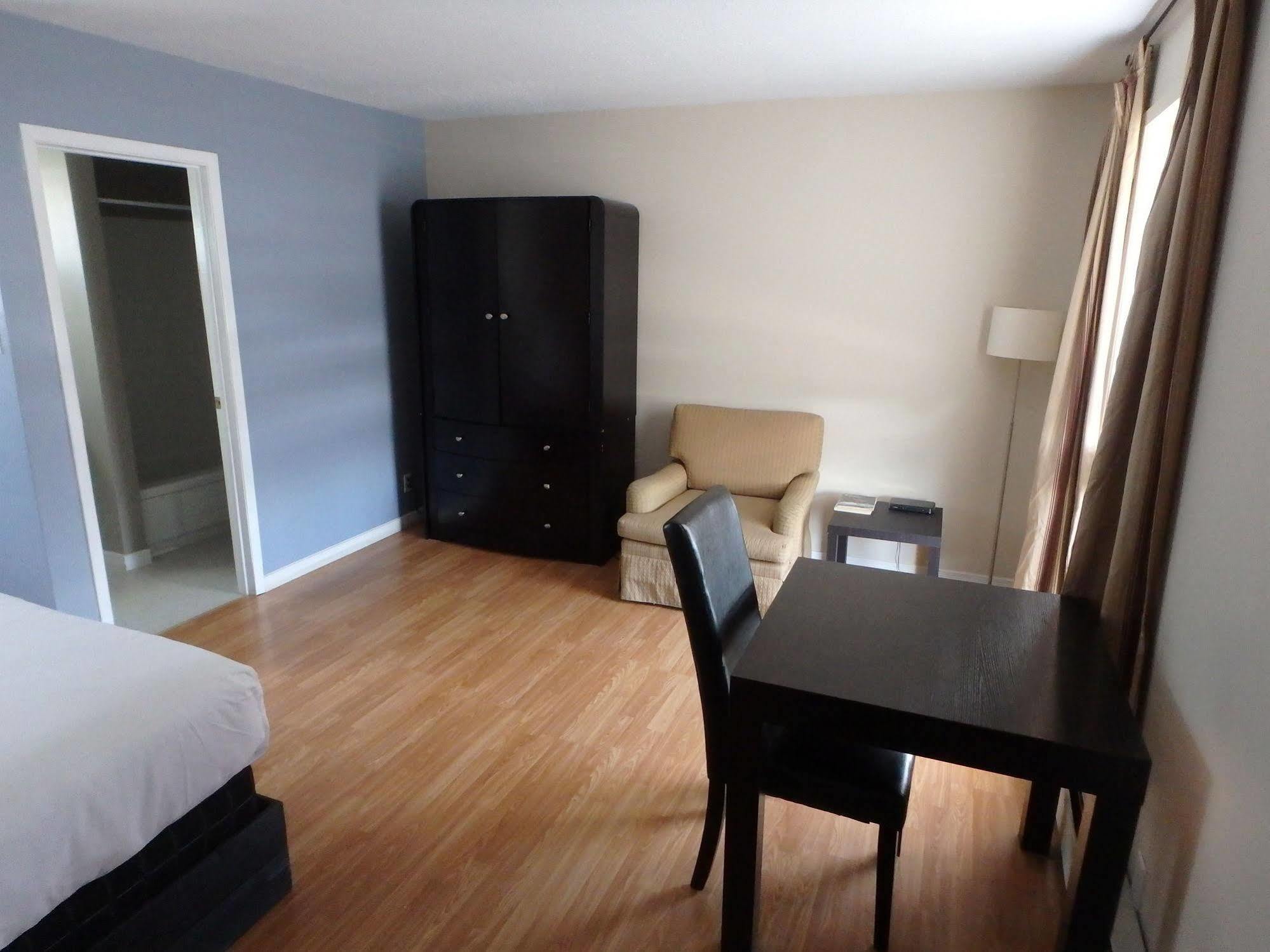 New Liskeard Wheel Inn Motel מראה חיצוני תמונה