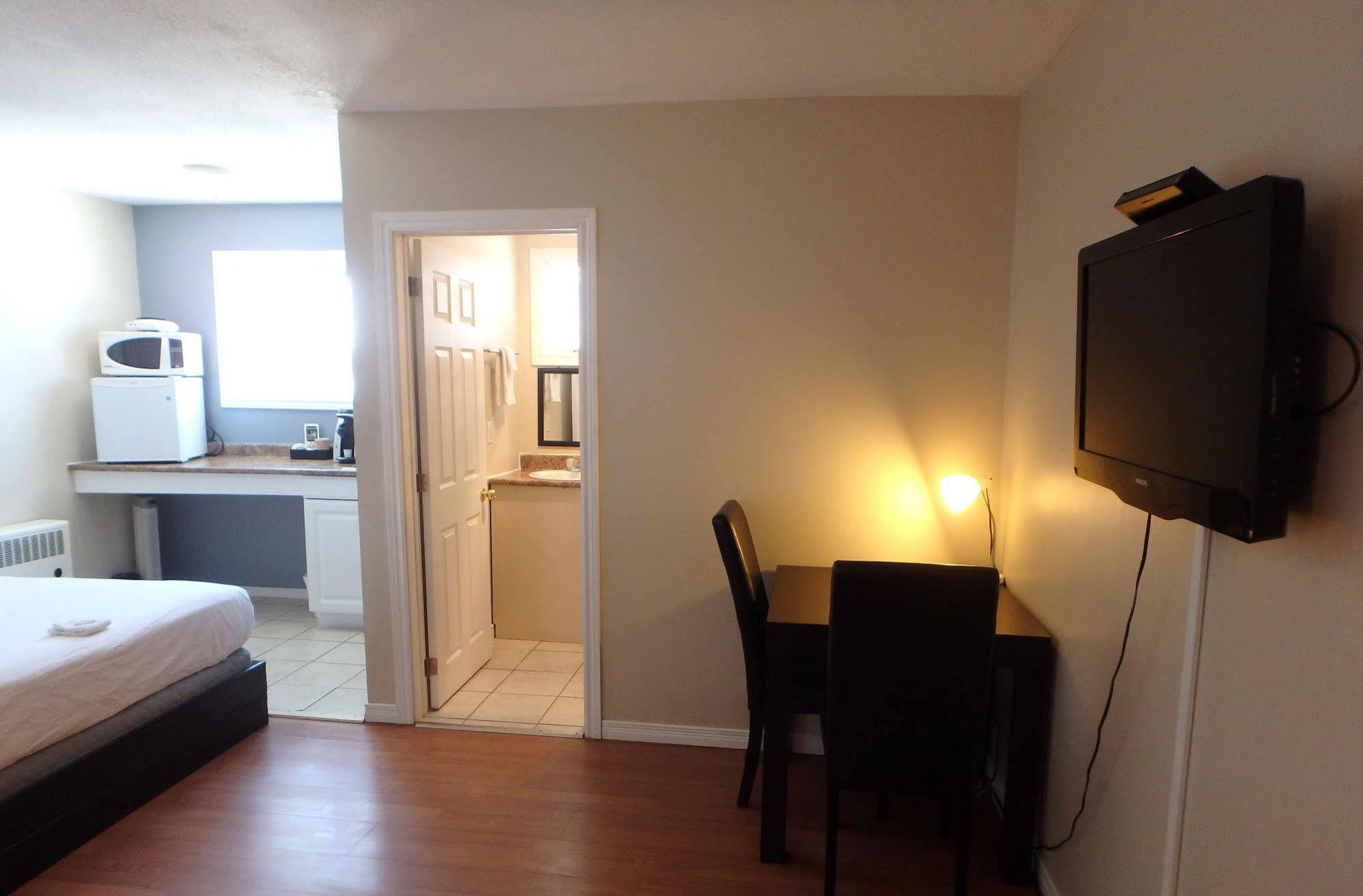 New Liskeard Wheel Inn Motel מראה חיצוני תמונה